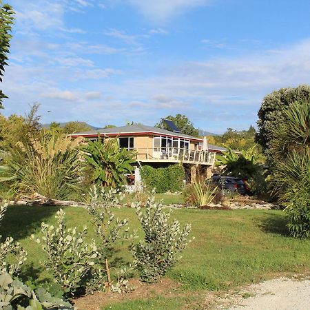 Labyrinth Gardens Guest House Takaka Exterior foto