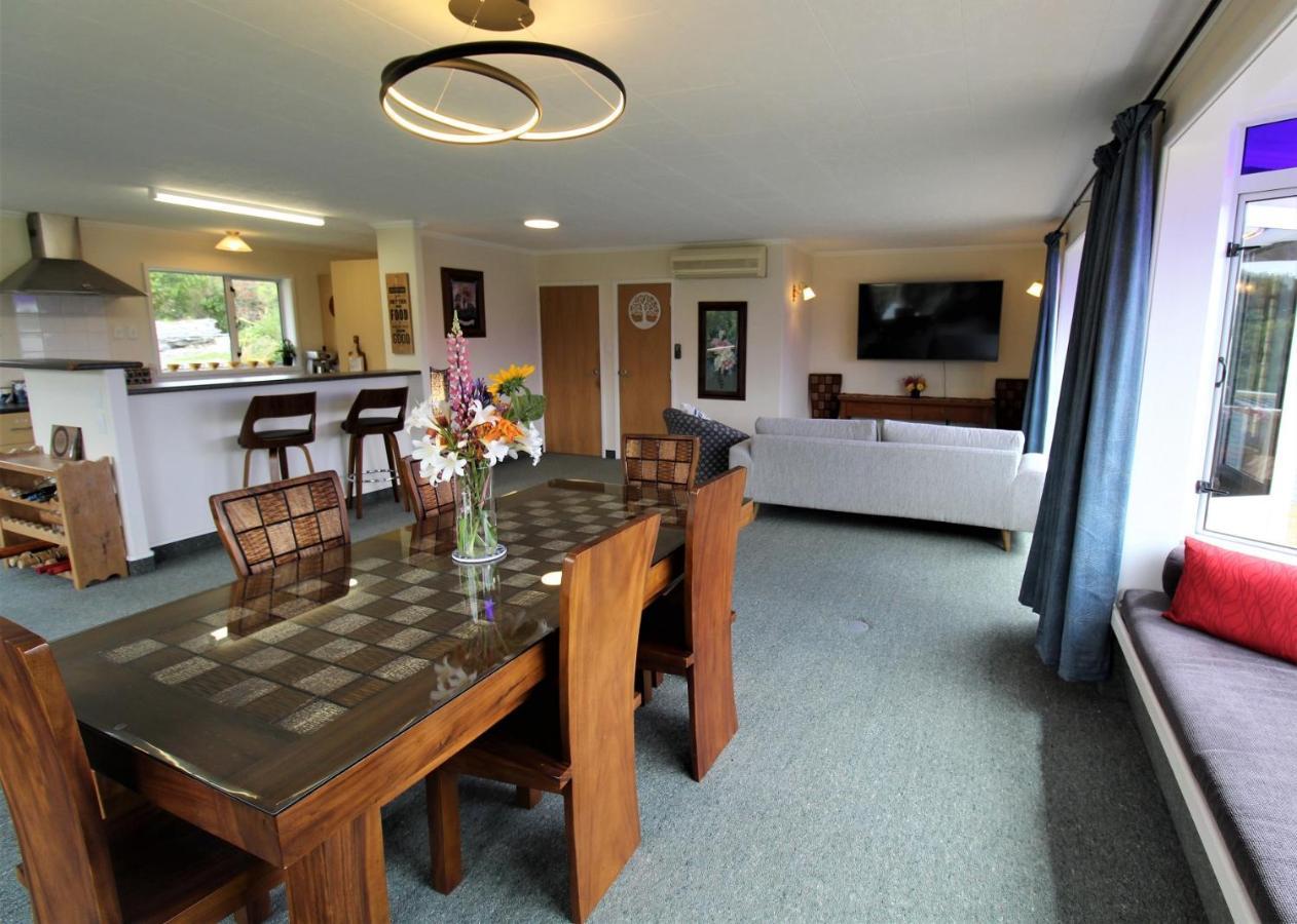 Labyrinth Gardens Guest House Takaka Exterior foto