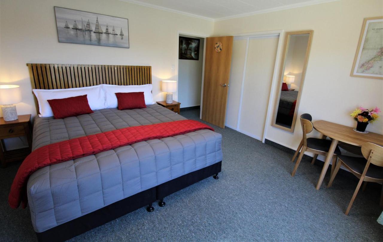 Labyrinth Gardens Guest House Takaka Exterior foto